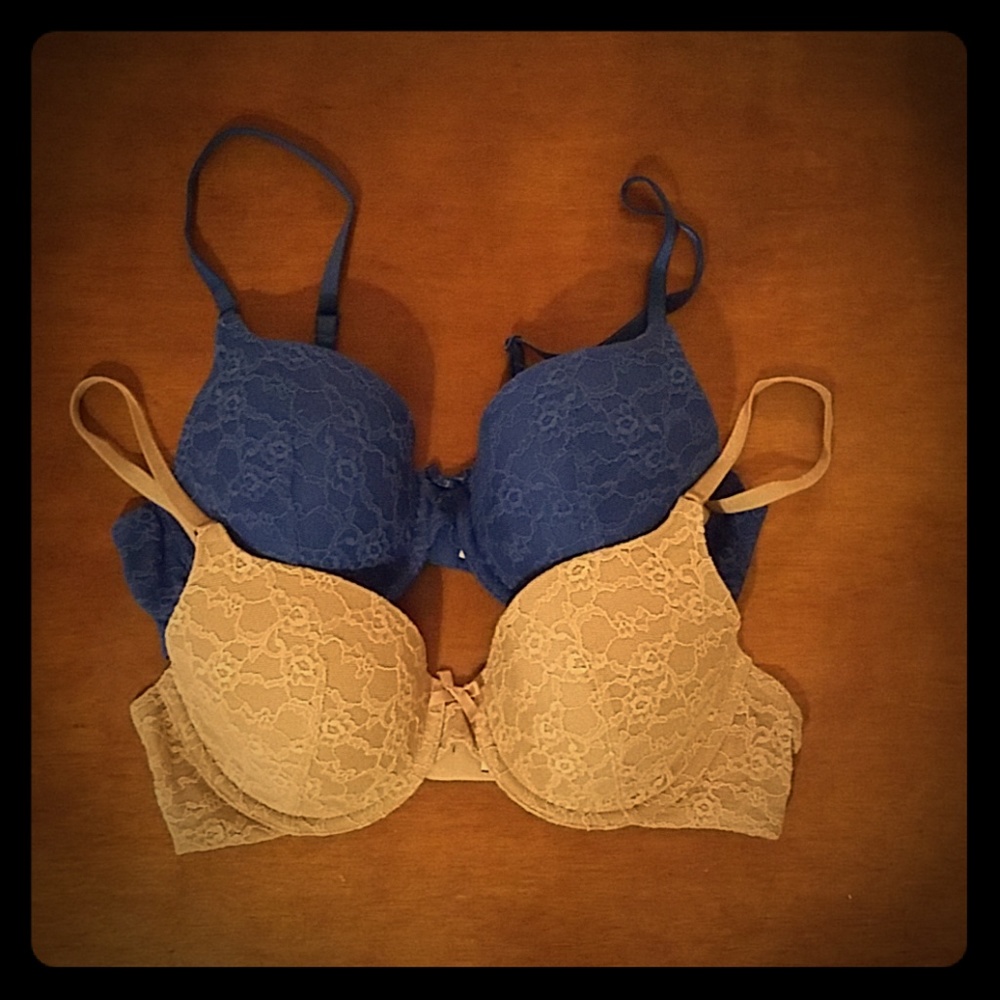 lot of 2 Victoria's Secrat Bras 36B